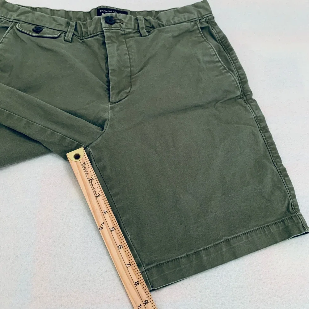 Banana Republic Lived-In Shorts Men's 30 Olive Green Cotton Stretch 9 Inch Chino